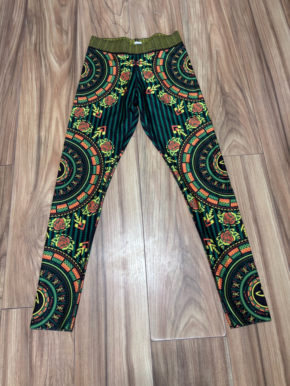 Zumba Fitness Black and Green Aztec Floral Woman’s Leggings medium
